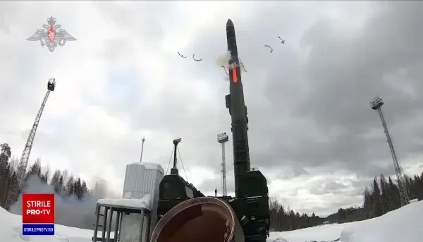 Polonia negociază cu SUA participarea la programul de găzduire a armelor nucleare NATO