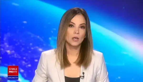 Un taxi s-a oprit într-un buldoexcavator, la Iași. Cine este de vină pentru accidentul neobișnuit