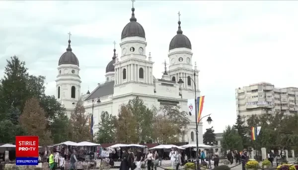 Coadă de pelerini la moaștele Sfintei Parascheva. Pelerinajul începe sâmbătă