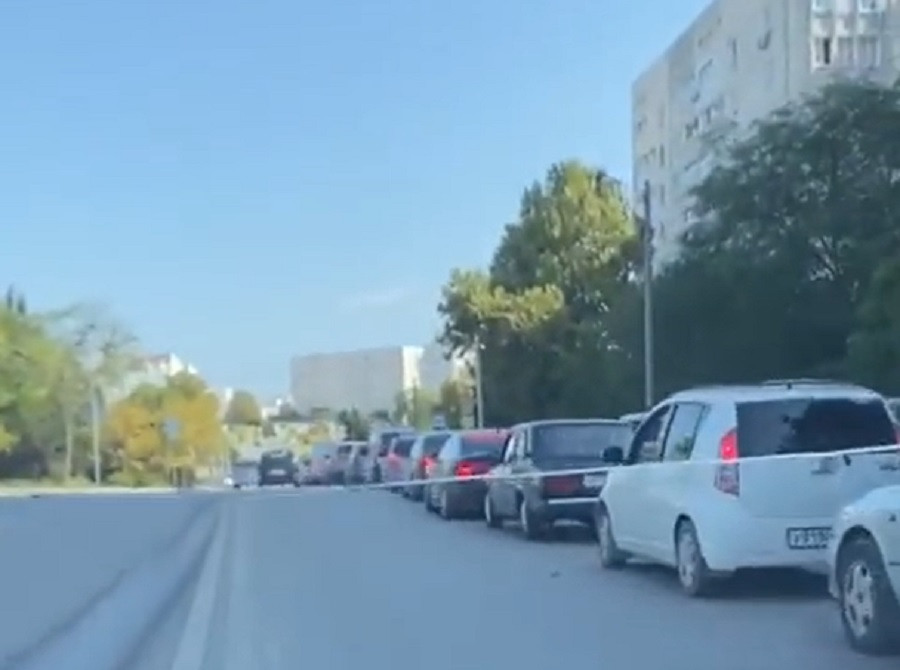 Rușii încearcă să fugă din Crimeea, după explozia de la podul Kerch. Cozi uriașe la benzinării și la feribot| VIDEO