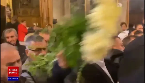 Zeci de enoriași au avut nevoie de îngrijiri medicale la pelerinajul Sfintei Parascheva. Îmbulzeală la racla sfântă