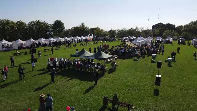 Zilele Recoltei în Iași. Mii de oameni s-au bucurat de mâncăruri tradiționale la târgul din capitala Moldovei