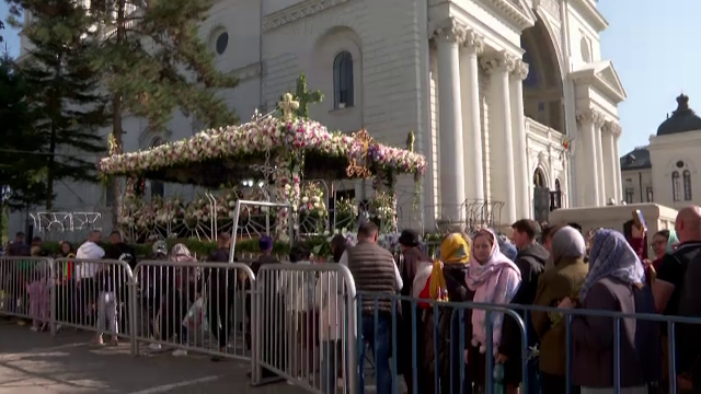 Pelerinajul de la Sfânta Parascheva. 80.000 de pelerini au trecut pe la raclă până acum