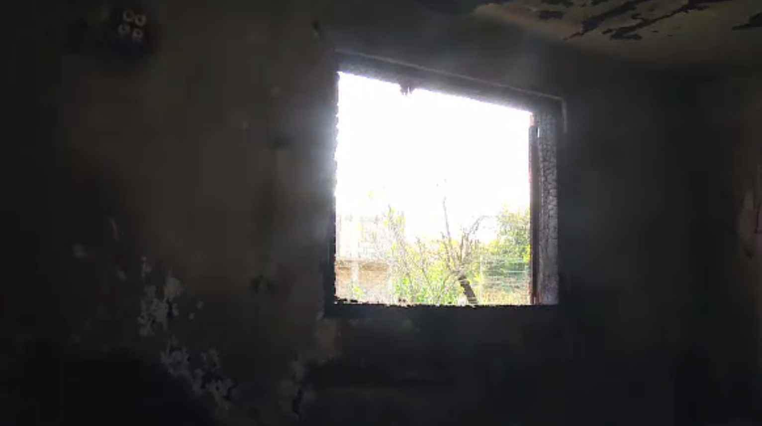 Bărbat carbonizat în dormitor, din cauza unei țigări, în Prahova. Frații îl avertizaseră că va provoca un incendiu