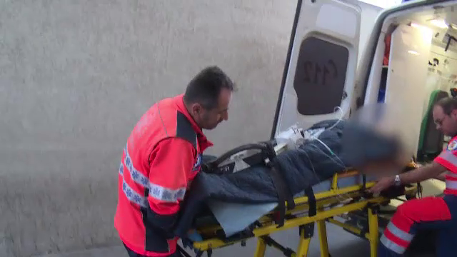 Mama unui copil de doi ani s-a aruncat de la fereastra locuinței. Femeia se temea că ar putea fi dată afară de la serviciu