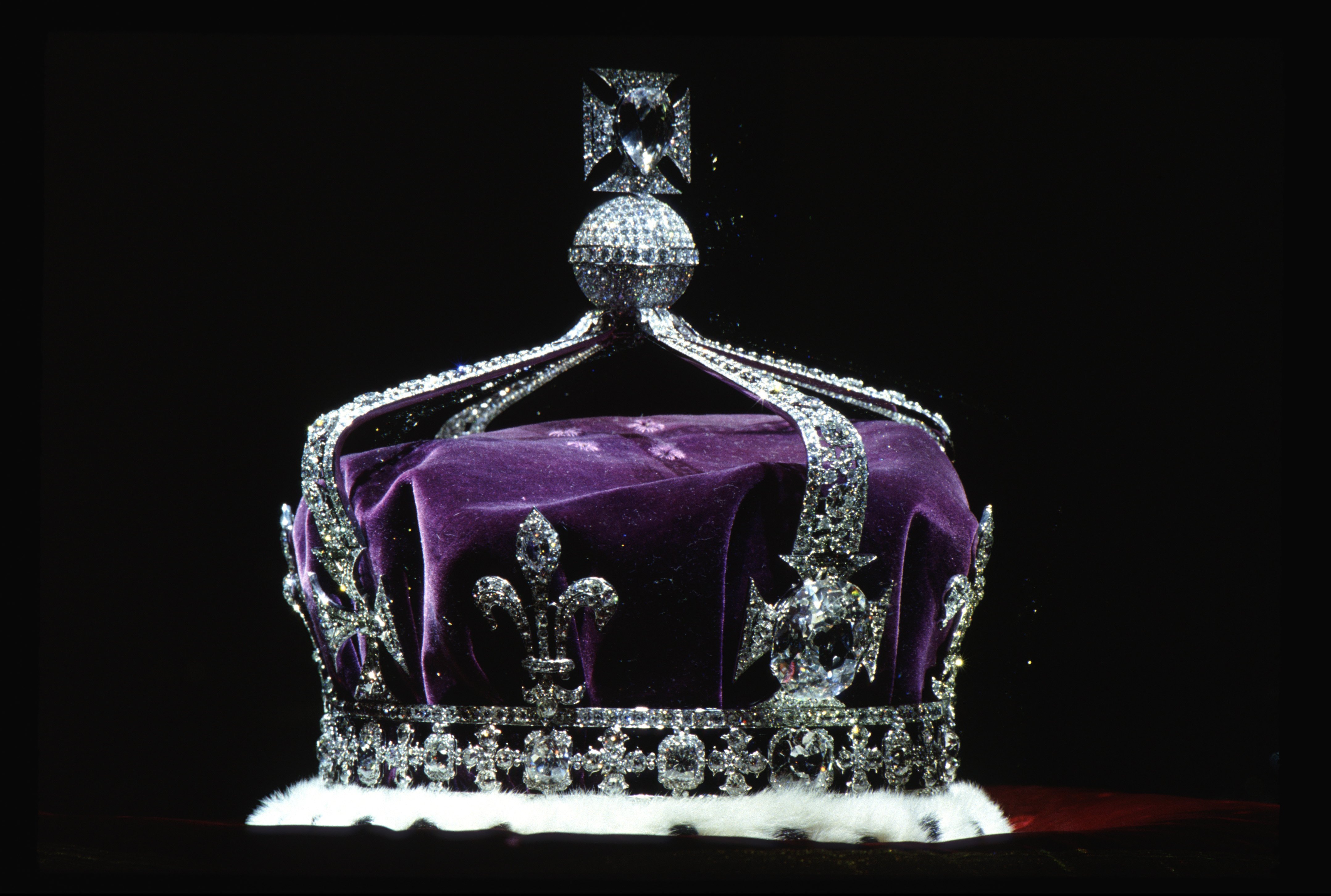 coroana regina elisabeta