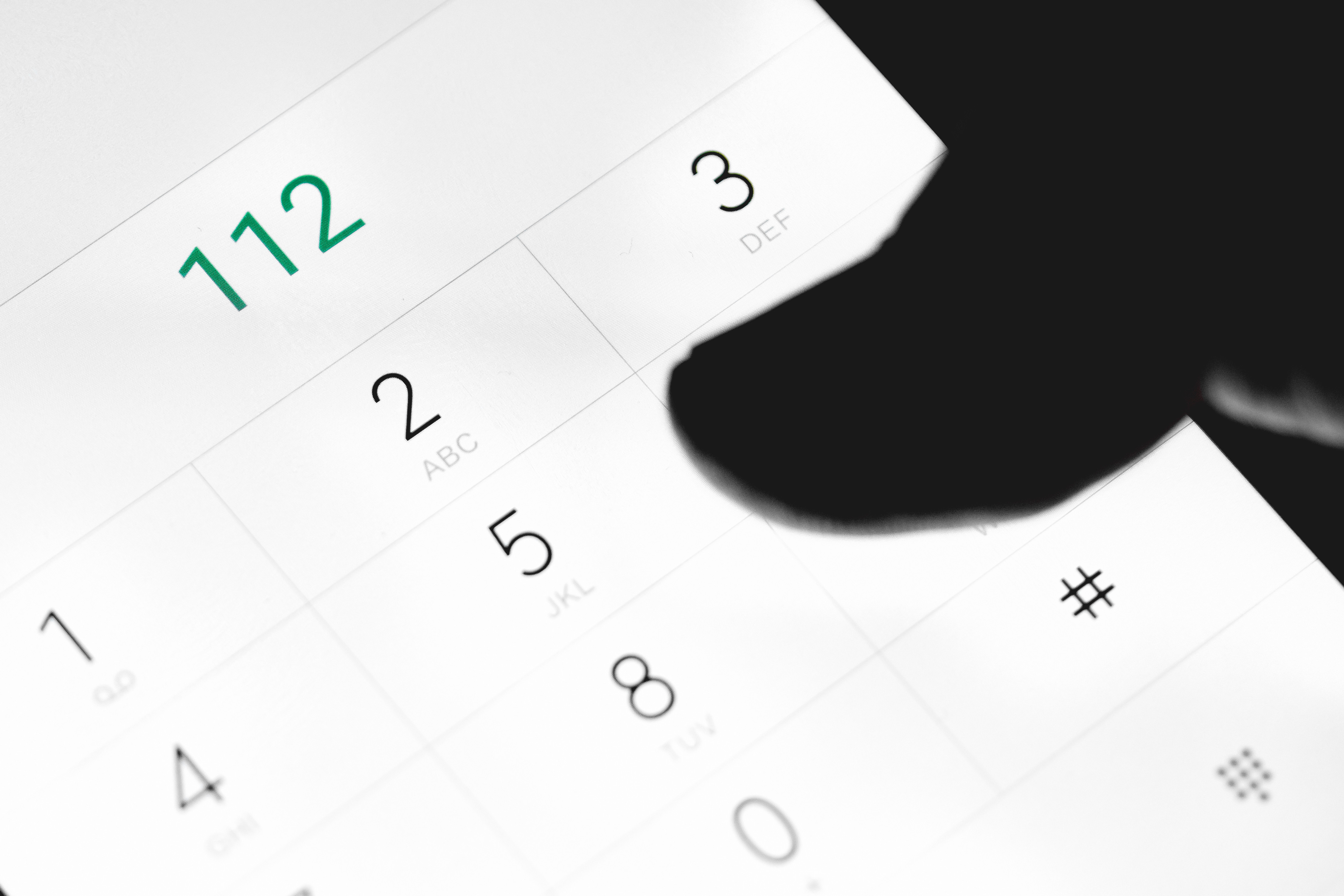 Peste 57.000 de apeluri la 112, în weekend, când au fost peste 40 de grade. Duminică, cinci apeluri pe minut, la Urgențe