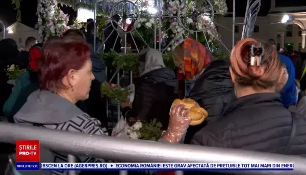 Peste 120.000 de oameni s-au închinat la moaștele Sfintei Cuvioase Parascheva, de când a început pelerinajul