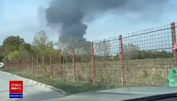 Incendiu puternic la un depozit din Voluntari. Se aud explozii succesive din interiorul clădirii. A fost emis RO-Alert | FOTO