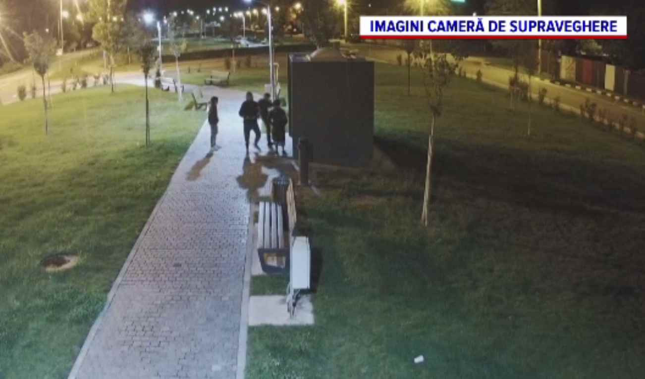 Tinerii care au vandalizat toaletele publice din Oradea sunt căutați de poliție, după imagini. Au lăsat în urmă dezastru