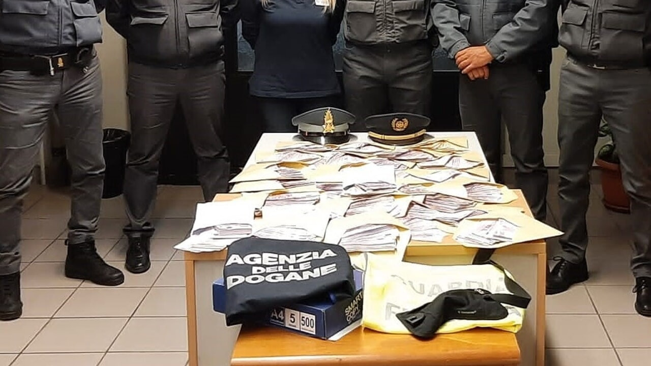 Doi soți au fost prinși la graniță cu peste 1,4 milioane de euro. Unde ascunseseră banii