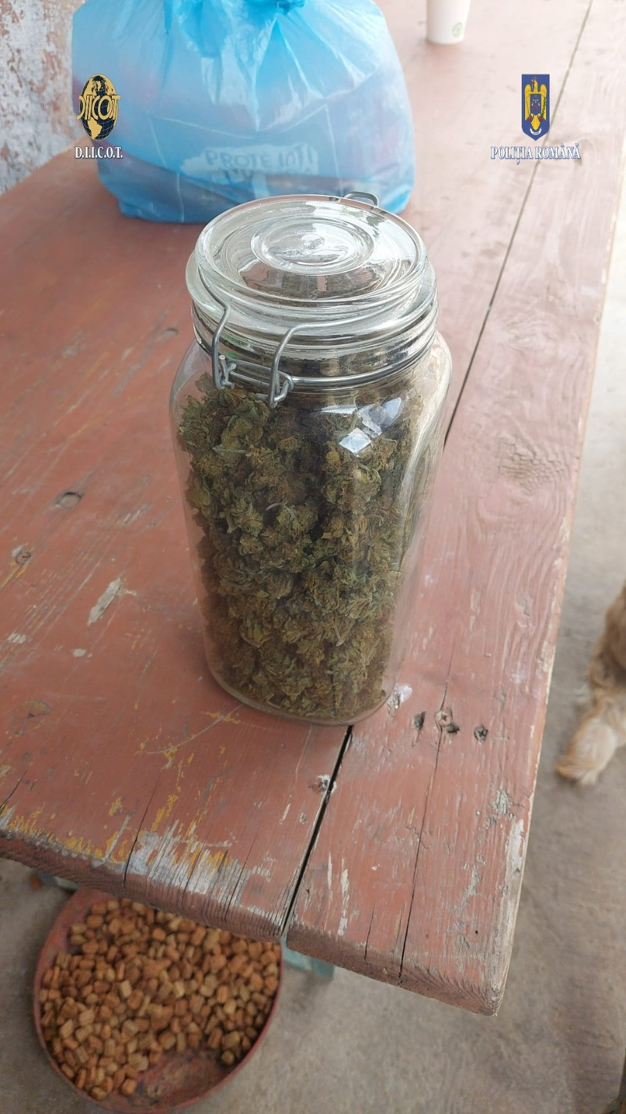 Un deținut a înființat o rețea de trafic de droguri din închisoare. Unul dintre suspecți, prins de DIICOT în flagrant