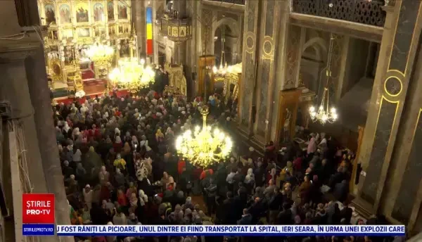 Sărbătoare în lumea ortodoxă. Peste 150.000 de credincioşi au trecut până acum pe la racla cu moaștele Sfintei Parascheva