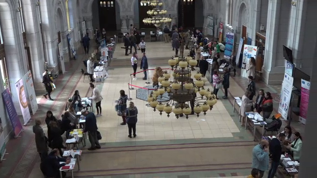 Oferte sunt, dar tinerii nu vor să se angajeze. Doar 170 s-au prezentat la un târg de joburi din Capitală