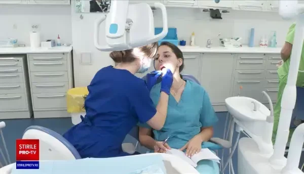 Studenții la stomatologie vin în ajutorul celor care nu-și mai permit o vizită la dentist. Pensionarii sunt cei mai afectați