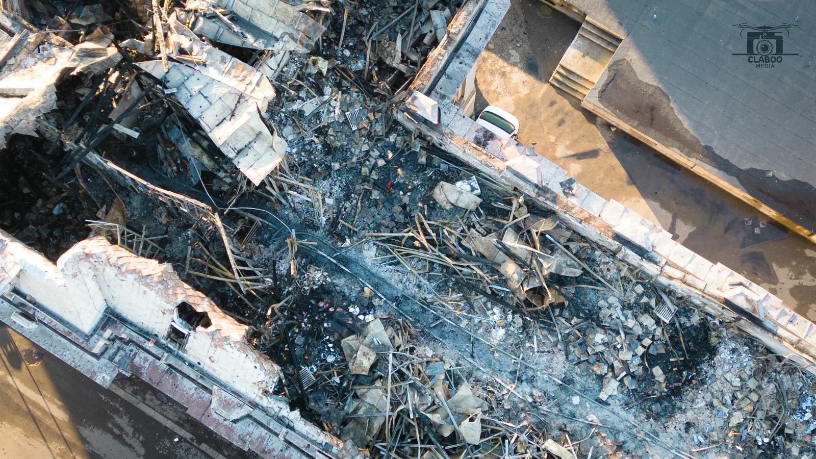 Incendiul de la Palatul Arhiepiscopiei din Constanța scoate la iveală posibile încălcări ale legii. Nu existau avize