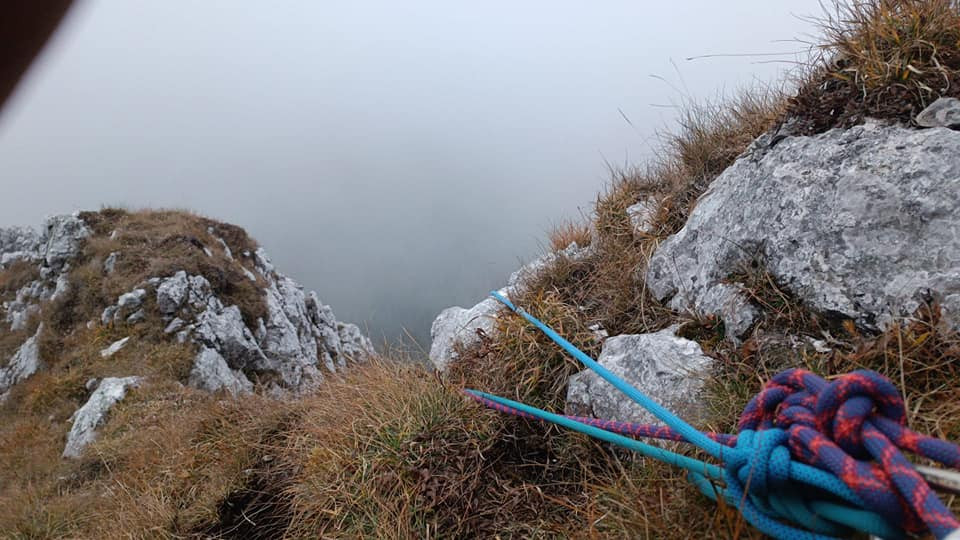 Acțiune a salvamontiștilor de 11 ore, cu momente „de viață și de moarte”. Ce au pățit opt turiști neechipați corespunzător