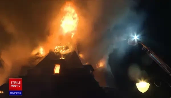 Incendiul de la Arhiepiscopia Tomisului ar fi pornit de la o lumânare. Teodosie: „Nu mi-am întrerupt slujba”