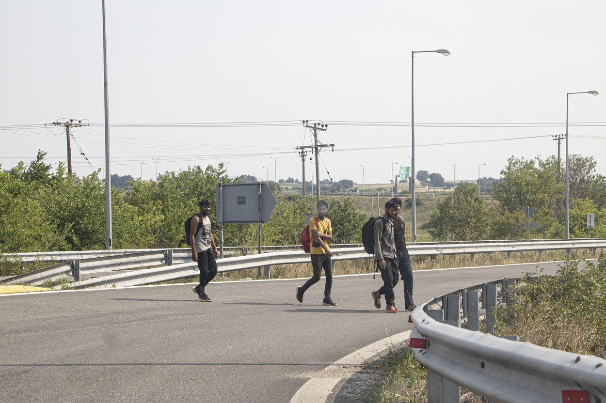 92 de migranţi au fost găsiţi dezbrăcaţi la frontiera Greciei cu Turcia. Cele două țări se acuză reciproc