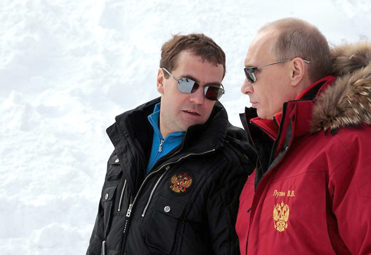 De la „șoimul” Medvedev la Navalny: Cine îl va înlocui pe Vladimir Putin și care este probabilitatea să oprească războiul