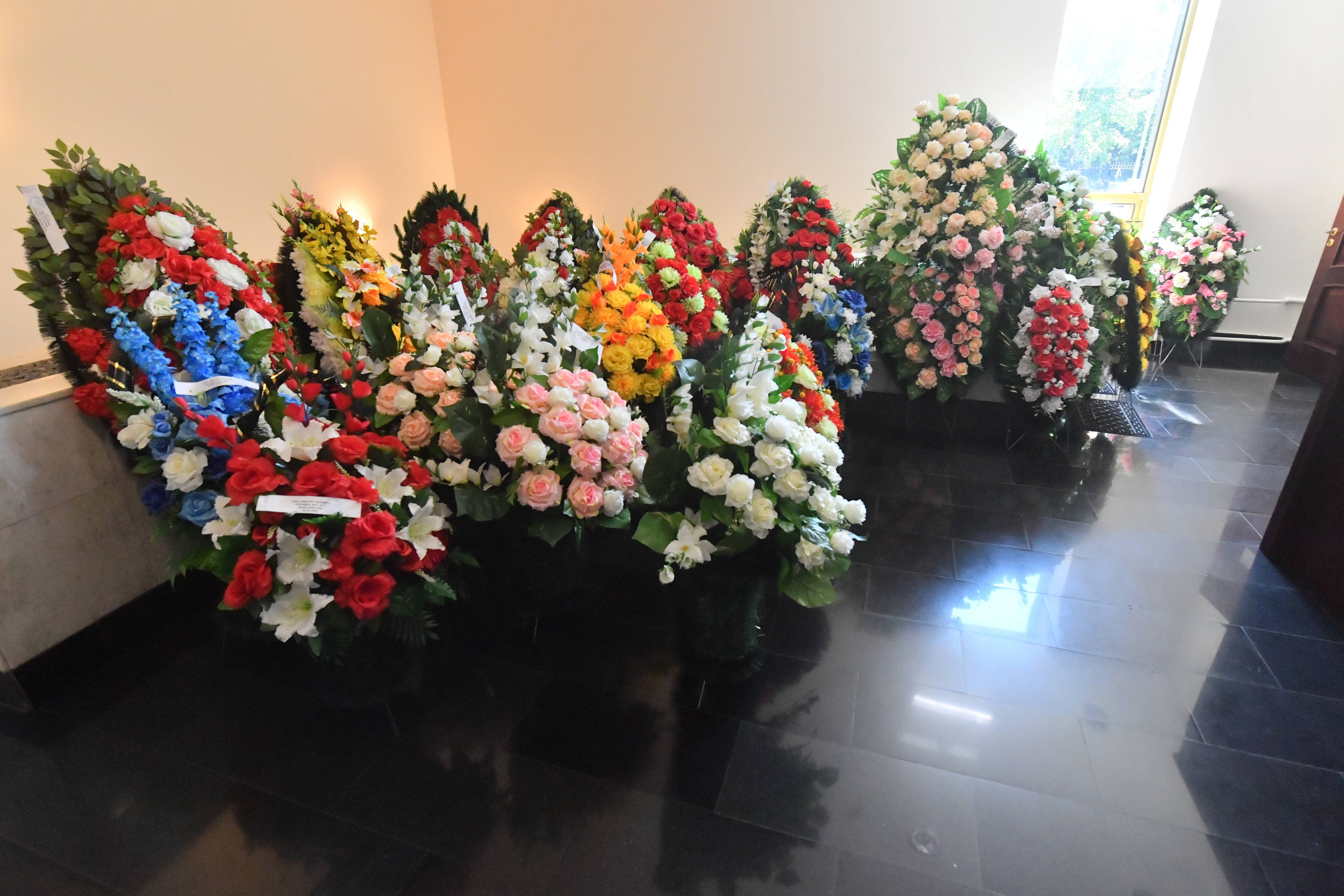 Ce s-a întâmplat după ce primăria unei comune le-a cerut oamenilor să renunțe la coroanele de flori pentru înmormântări