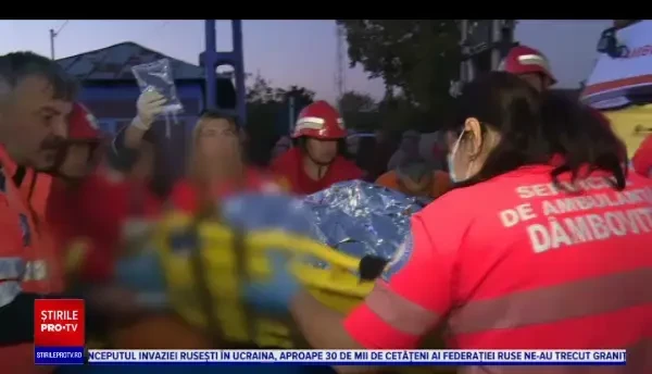 Doi soți au fost loviți de o mașină în timp ce vindeau varză pe marginea drumului. Bărbatul a murit