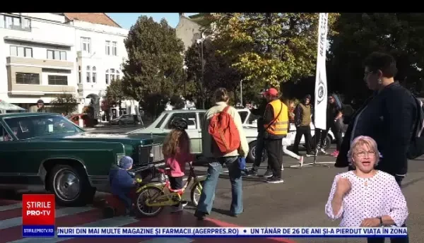 Expoziție de mașini de epocă la Târgu Mureș. Au fost aduse chiar și modele vechi de peste 70 de ani