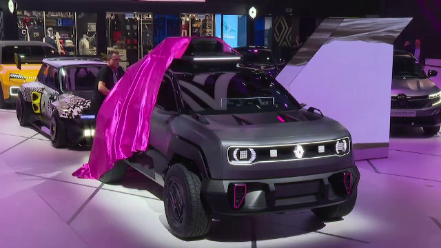 Salonul auto de la Paris și-a redeschis porțile după patru ani de pauză. Președintele Macron a fost prezent