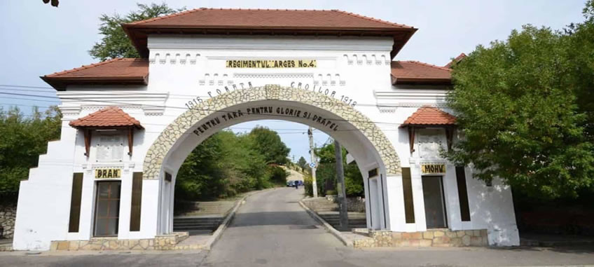 Poarta Eroilor din Pitești