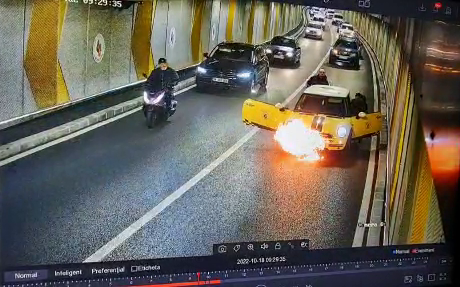 Momentul în care o mașină a izbucnit în flăcări în Pasajul Unirii din Capitală. VIDEO