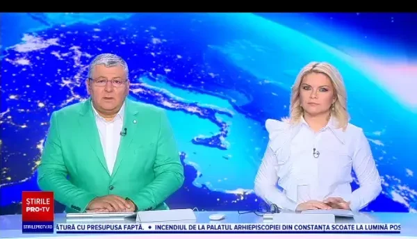 Un șofer a murit după ce a izbit un camion. Mașina de mare tonaj a lovit la rândul său o femeie de pe marginea străzii