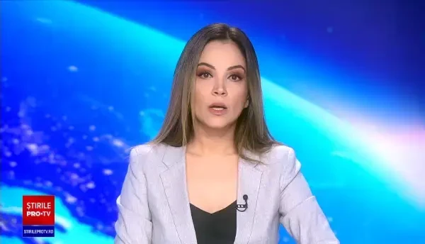 Incendiu în Pasajul Unirii. Trei adulți și un copil se aflau în mașina care a luat foc