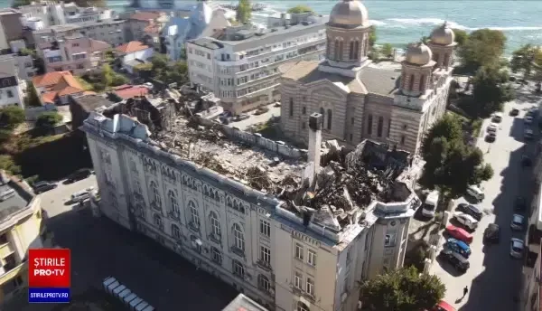 Incendiul de la Palatul Arhiepiscopiei din Constanța scoate la iveală posibile încălcări ale legii. Nu existau avize