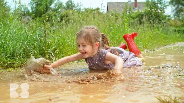 Cum pot obține părinții legături strânse cu cei mici. Sfaturile psihologilor