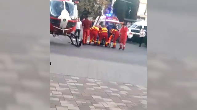 Scene șocante în Mureș. Un adolescent a fost bătut pe trecerea de pietoni până a căzut la pământ. Șoferul a fugit