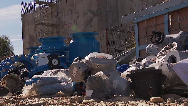 „Prostie pe datorie”. Autoritățile din România demonstrează, din nou, că se pricep să piardă bani, în loc să-i investească