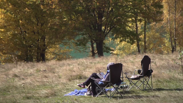 Turiștii au profitat de vremea frumoasă și au ieșit să se bucure de culorile ireale ale toamnei