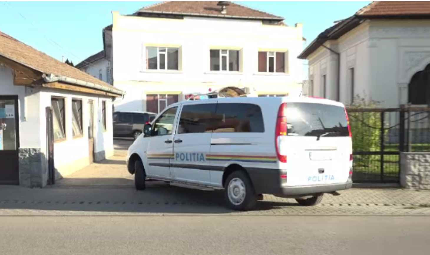 Un antrenor de fotbal pentru copii s-ar fi aflat în spatele bordelului din Alba, frecventat de politicieni