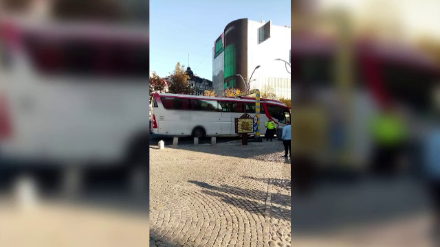 Un nou incident în pasajul Unirii. Un autocar a rămas blocat la intrare, deoarece șoferul nu a respectat limita de înălțime