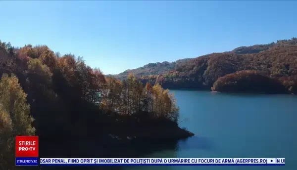 Turiștii au profitat de vremea frumoasă și au ieșit să se bucure de culorile ireale ale toamnei