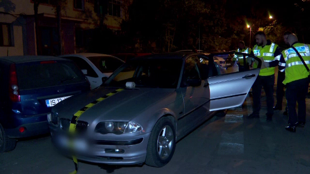 Un șofer din Iași a lovit patru mașini, fugind de polițiști. Bărbatul încă este căutat