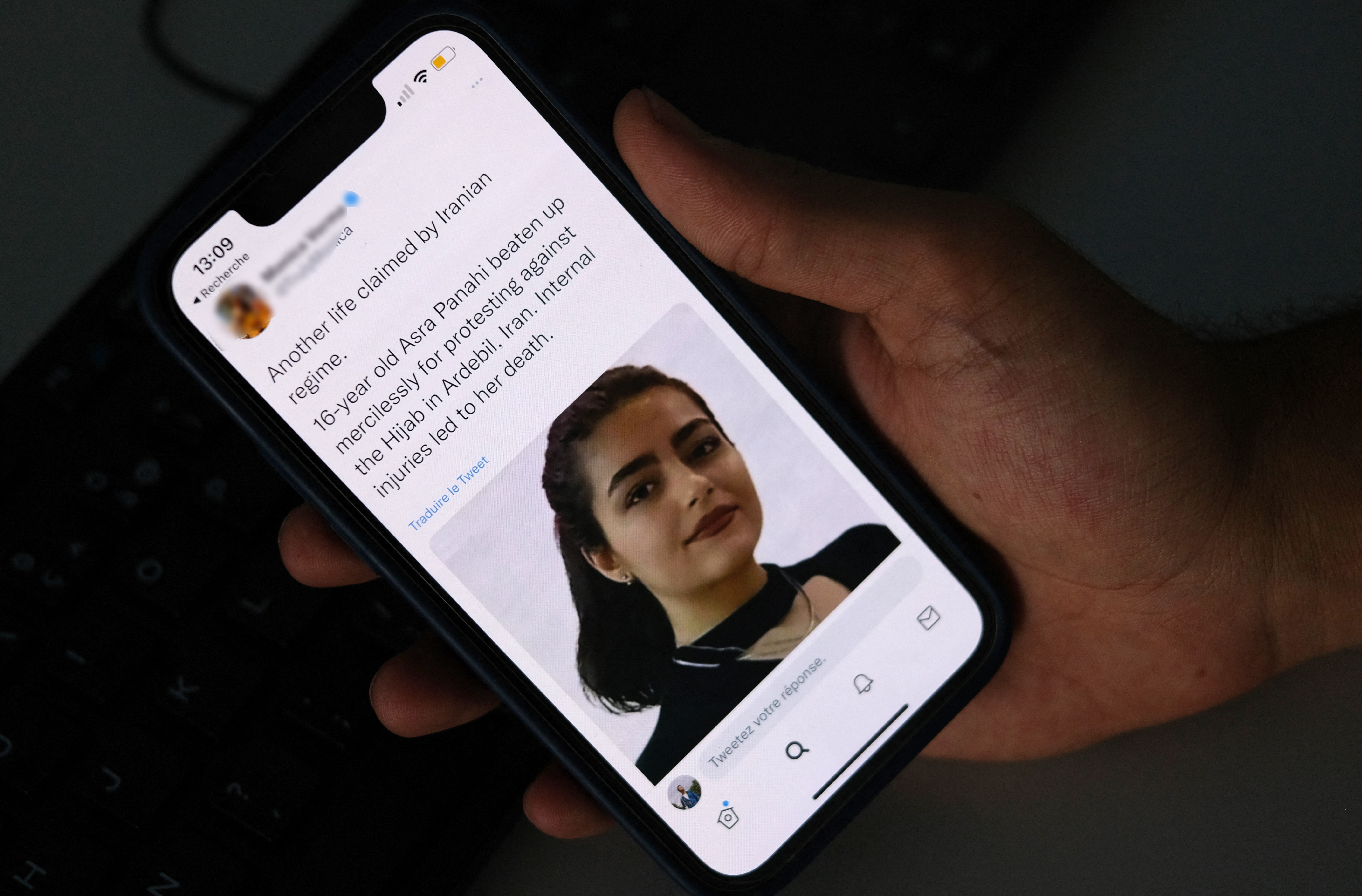 O elevă de 15 ani din Iran a murit din cauza loviturilor poliției, susține un sindicat al profesorilor