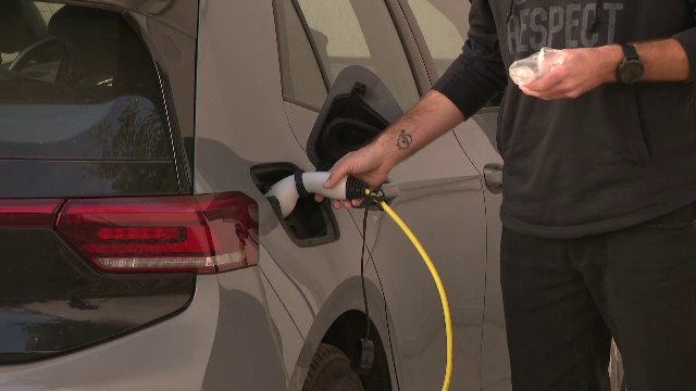 Stațiile de încărcare pentru mașinile electrice, marea problemă a românilor. Câți bani va investi statul