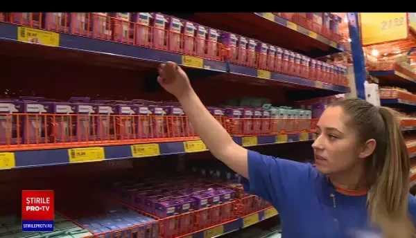 Speriați de facturi, românii iau cu asalt magazinele să cumpere becuri economice și prize inteligente. Ce prețuri au