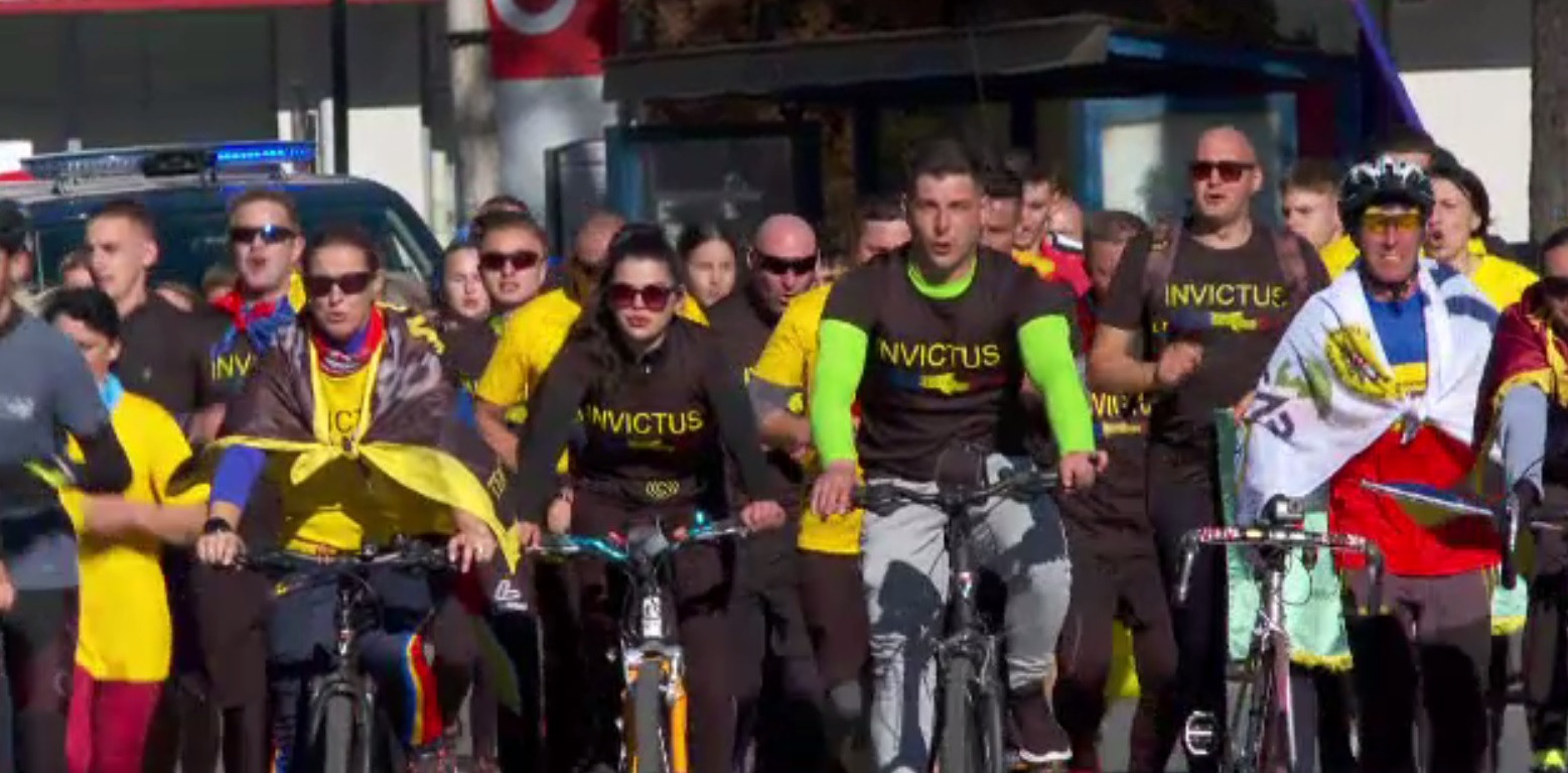 Ștafeta Veteranilor Invictus a ajuns la Bistrița. Voluntarii străbat mii de kilometri în memoria eroilor