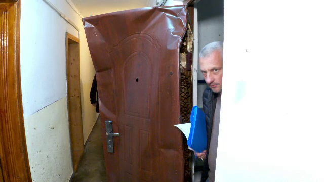 Explozie violentă într-un bloc din Arad, din cauza unei acumulări de gaze. ”Naiba știe ce a făcut și buuf”