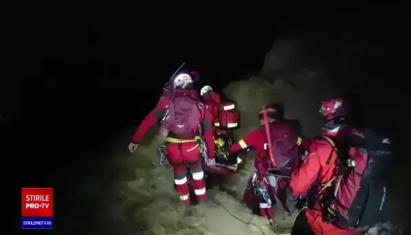 O tânără de 24 de ani a murit în Bucegi, după ce a căzut 200 de metri în gol
