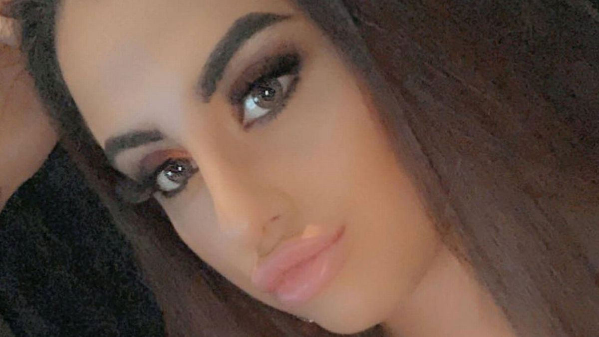 O tânără mamă a fost desfigurată de un străin „nervos”, în prima noapte în care a ieșit în oraș după naștere