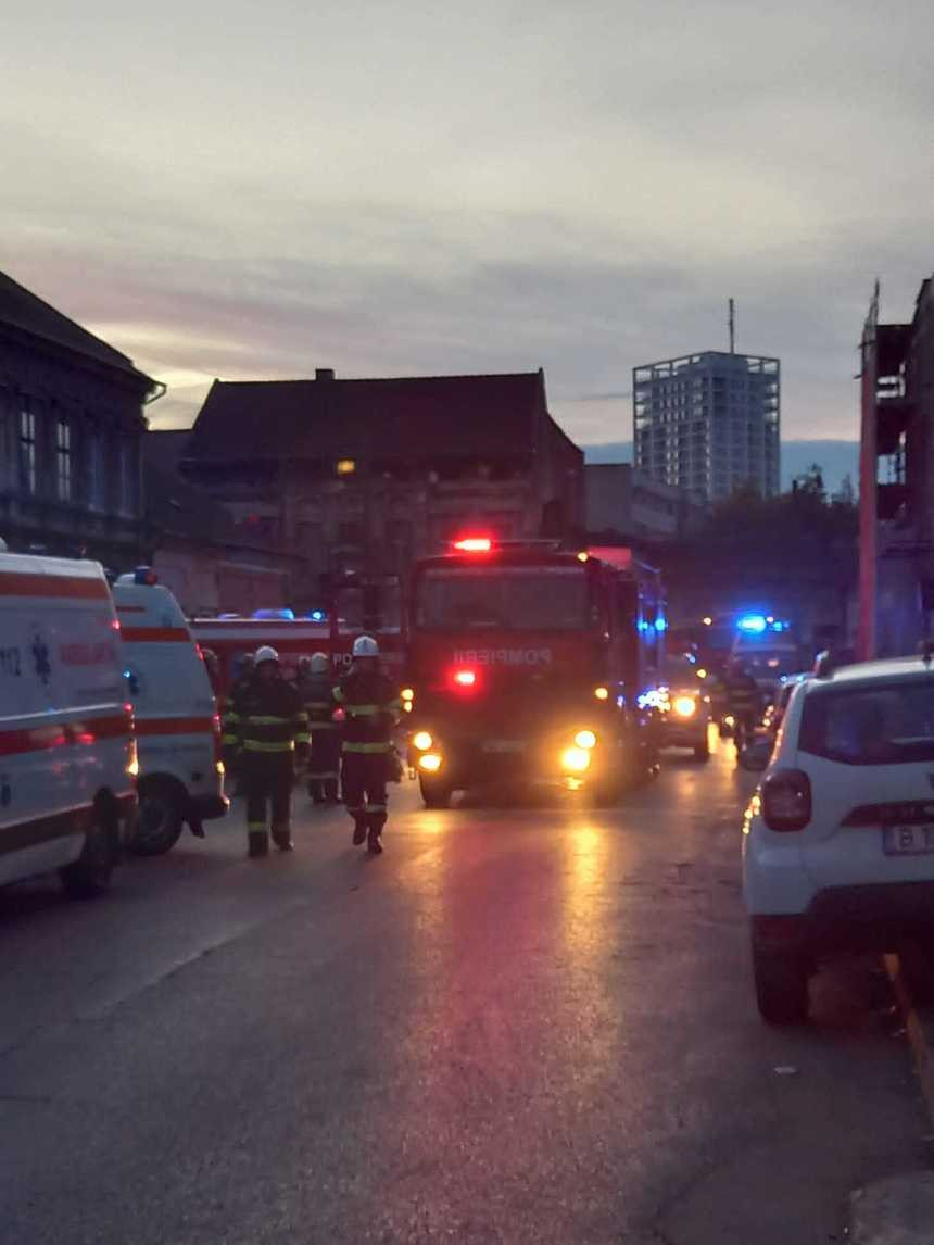 Plan roşu de intervenţie și 80 de oameni autoevacuați, după ce un miros puternic şi înţepător a fost simțit în biserică