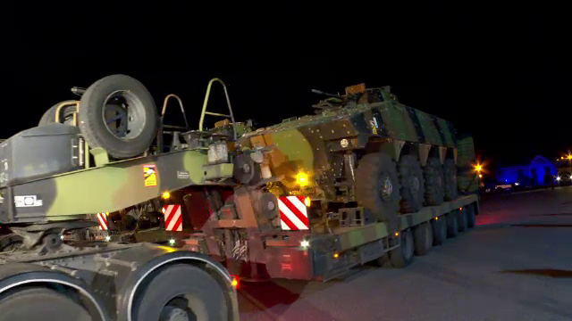 Primele blindate de luptă franceze pentru întărirea Grupului de Luptă NATO ajung la Cincu, în Brașov